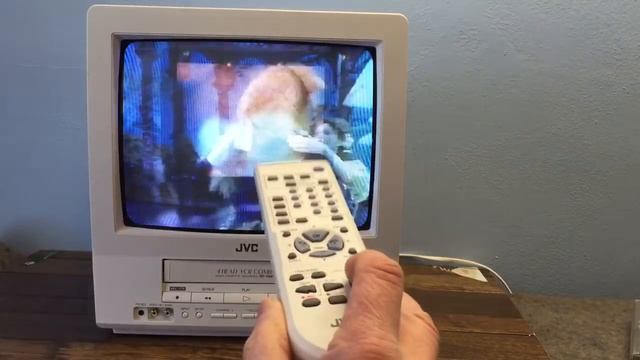 JVC 13" TV VCR Combo 13142W смотреть онлайн