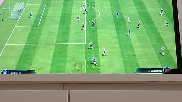 играю в ФИФУ 19