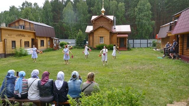 "Вальс цветов". Музыка Чайковского. Танец в Окунево смотреть онлайн