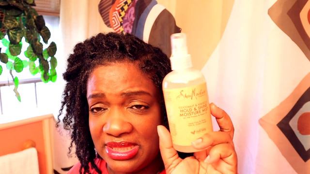 SHEA MOISTURE'S COCONUT & HIBISCUS HOLD AND SHINE Review смотреть онлайн