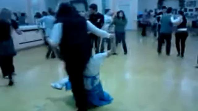 Руководитель Ирина Бичева танцует мужскую партию .3gp смотреть онлайн