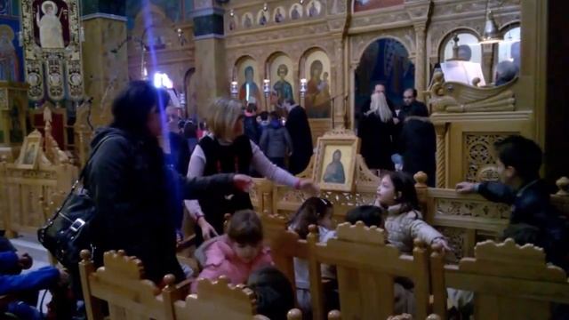 ГРЕЦИЯ ПОСЛЕДНИЙ ДЕНЬ ПЕРЕД КАНИКУЛАМИ ВСЕ В ЦЕРКОВЬ смотреть онлайн