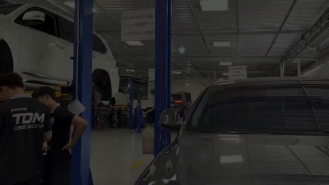 Ghé thăm Garage TOM và chẩn đoán xe Audi Q7 trên thiết bị FOBD смотреть онлайн