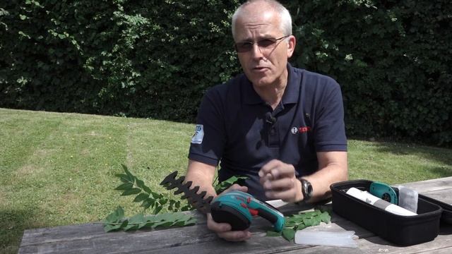 Bosch ISIO III Cordless Shape and Edging Shears - from Toolstop смотреть онлайн