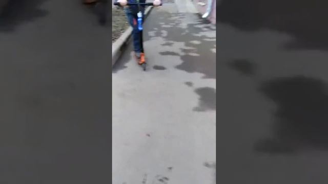 Как научиться делать некоторые трюки на самокате смотреть онлайн