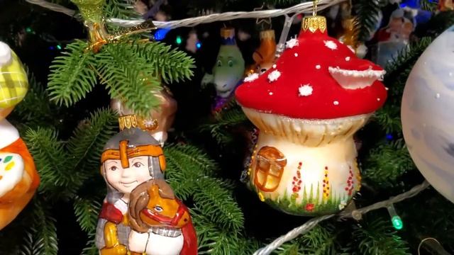 Наша новогодняя елка 2022 большая / Елочные игрушки / Christmas decoration / relaxation video смотреть онлайн