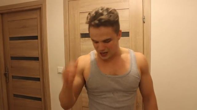Как накачать руки в домашних условиях! День 1! смотреть онлайн