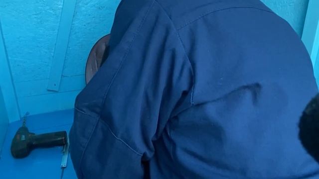 ДОМИК В ГОРАХ. ПОКРАСКА и обустройство НОВОГО уличного туалета. СУПЧИК НА ПЕЧКЕ . смотреть онлайн