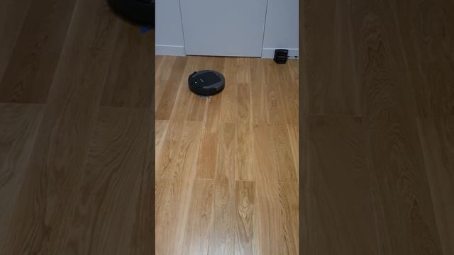 Робот-пылесос Philips SmartPro Active FC8822 реакция на барьер, парковка смотреть онлайн