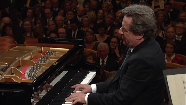 Beethoven: Piano concerto no. 3 in C minor, op. 37 | Rudolf Buchbinder & Wiener Philharmoniker смотреть онлайн
