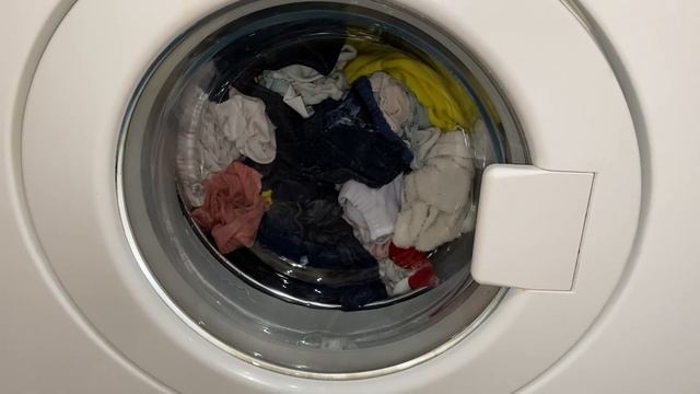 Electrolux EWC1050: Хлопок ЭКО 60°C, 1000 оборотов, дополнительное прлоскание смотреть онлайн