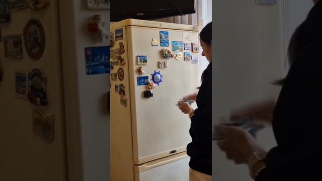 Обновила холодильник покраской #дачаголовногомозга #покраскасвоимируками #покраскахолодильника смотреть онлайн