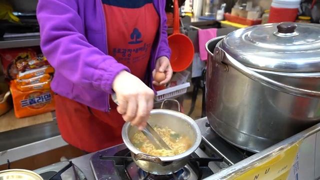 Popular ramen in Korea | Delicious ramen, Shin - ramyeon, Spicy ramen - Gwangjang Market смотреть онлайн