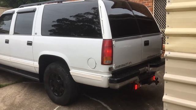 1998 Chevrolet Suburban LS 1500 RHD смотреть онлайн