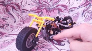 Самодельный мотоцикл из Лего техник.