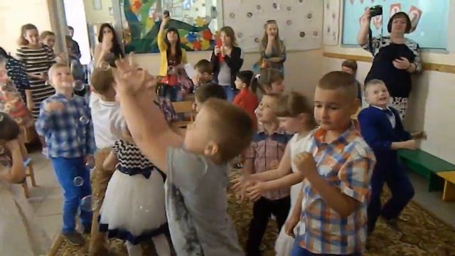 ВЫПУСК 2017, шоу мыльных пузырей. СЕМЕЙНЫЙ ЦЕНТР "ПЛАНЕТА ЗНАНИЙ". смотреть онлайн
