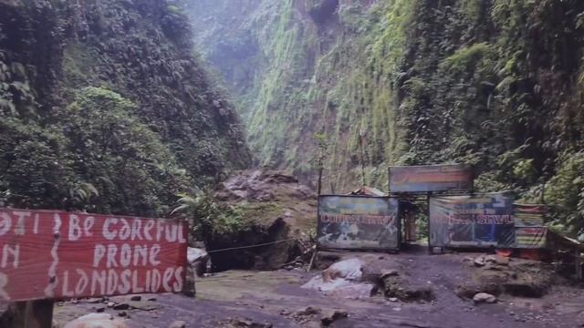 First time solo traveler visiting Tumpak Sewu Waterfall (Lumajang) East Java, Indonesia смотреть онлайн