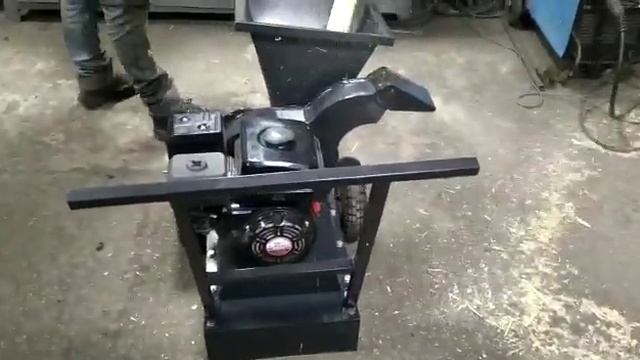 Щепорез садовый "Гном Садовник" Дробилка 6,5 л.с. смотреть онлайн