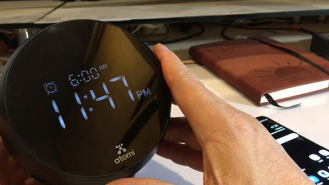 Atomi Wireless Wake 10W Qi Wireless Phone Charger Alarm Clock Compatible All Qi-Enabled Devices смотреть онлайн