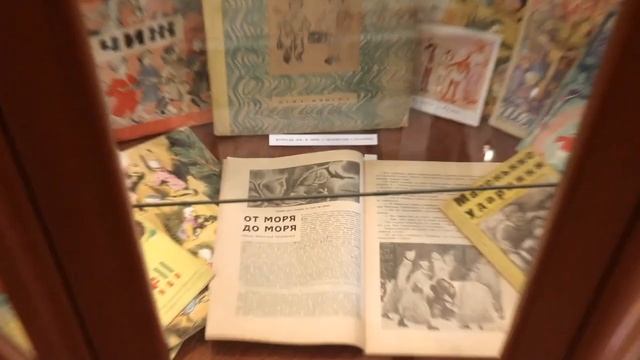 Экскурсия по выставке "Алексей Пахомов. Жизнь. Любовь. Работа." с Еленой Алексеевной Пахомовой. смотреть онлайн