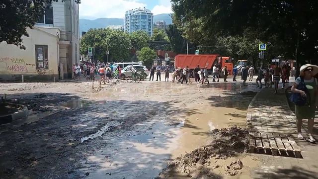 Центр Ялты после потопа - 19 июня 2021 года смотреть онлайн