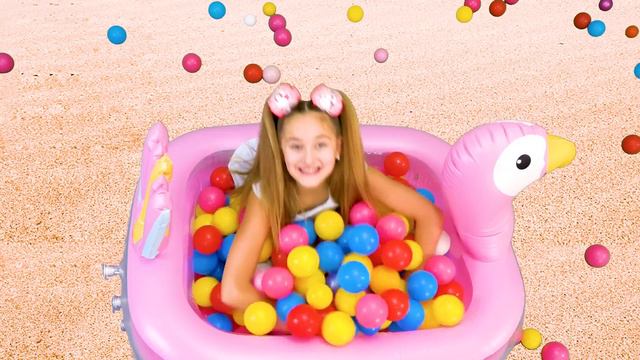 Sasha & her friend at school play with toys смотреть онлайн