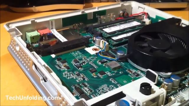 Installing the Memory and Hard Drive into the Zotac ZBOXHD-ID40 смотреть онлайн