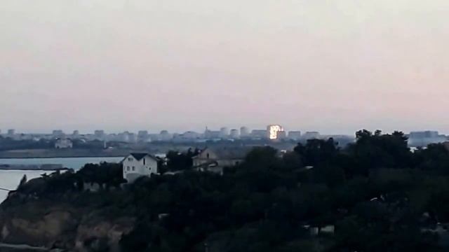 Закат отражается в окнах,СЕВАСТОПОЛЬ смотреть онлайн
