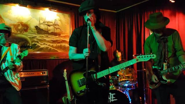 Joe Normal & The Anytown'rs 'Beast Within' смотреть онлайн