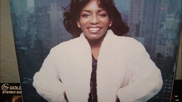 STEPHANIE  MILLS  -  NEVER KNEW LOVE LIKE  THIS BEFORE