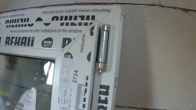 Маленькое окно — большая работа. Проблемный монтаж моего первого стеклопакета.