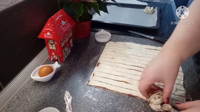 Песочное печенье из слоёного теста с нутеллой и орешками. Очень просто и быстро смотреть онлайн