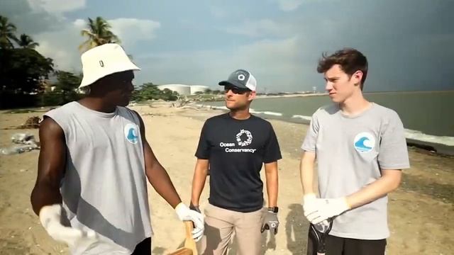 Я очистил САМЫЙ ГРЯЗНЫЙ пляж в мире #TeamSeas смотреть онлайн