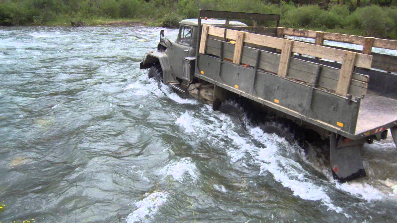 Эти парни умеют ездить! Водители грузовика уровень БОГ! Профи своего дела смотреть онлайн