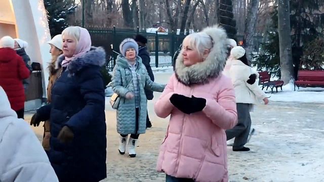 А БЕЛАЯ ЗИМА НАЧАЛАСЬ ВНЕЗАПНО!?❄️?/ТАНЦЫ В ПАРКЕ ГОРЬКОГО ХАРЬКОВ ЯНВАРЬ 2022 смотреть онлайн