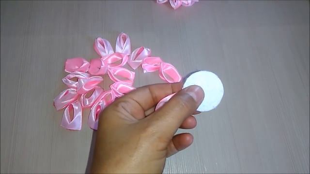 Красивые бантики из атласных лент 2,5 см. МК Канзаши / Beautiful bows of satin ribbons 2.5 cm. смотреть онлайн