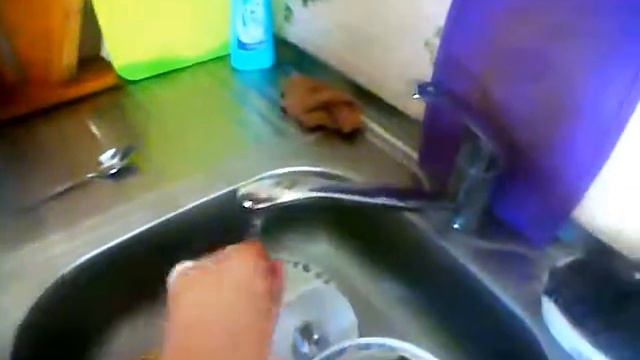 Я БОЛЬШАЯ-Я ПОСУДУ МОЮ! Настя 3,5 лет.15.10.17 смотреть онлайн