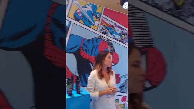 Avon и Дисней запуск новой детской серии: одежда и уход за телом. смотреть онлайн