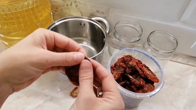 Вялені томати, сушені помідори із спеціями в олії, рецепт у електросушарці. Вялені томати у духовці смотреть онлайн