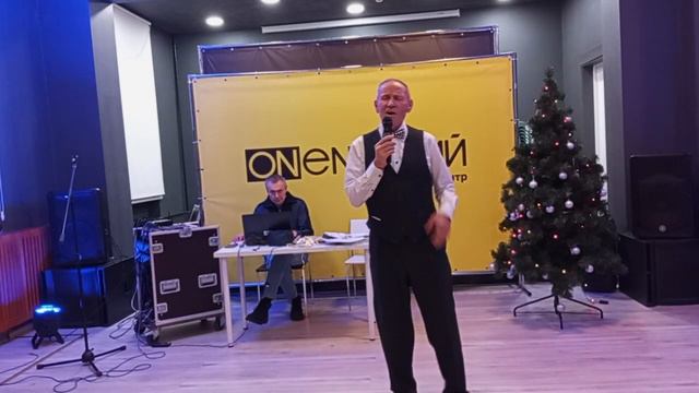 НИКОЛАЙ МИСОЧЕНКОВ читает басню в НОВОГОДНЕЙ ГОСТИНОЙ смотреть онлайн