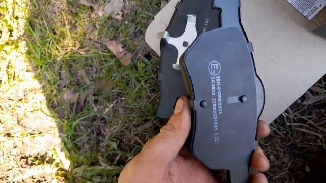 Chrysler Grand Voyager.Замена передних тормозов.