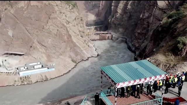 НА ТАДЖИКАХ ВЛАСТЬ ЗАРАБАТЫВАЕТ? ПОЧЕМУ МЫ ДОЛЖНЫ ТЕРПЕТЬ? смотреть онлайн