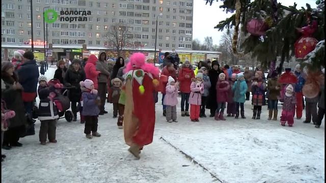 Больше ста вологжан собрались на елку в Страсбургском сквере смотреть онлайн