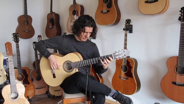Juan Fernandez Utrera flamenco guitar 2023 - furious sounding flamenca blanca with cutaway смотреть онлайн