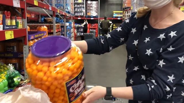 Sam’s Club - мясо есть, но в Costco товара больше. Сколько тратит семья на еду в США на карантине? смотреть онлайн