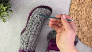 Домашние следки-носочки спицами. Простые следки спицами без швов на подошве.