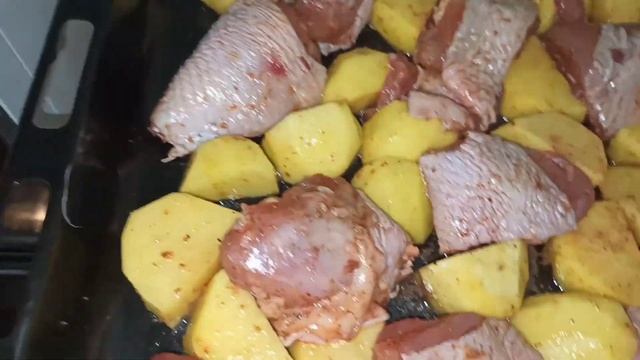 Картошка и курочка с красной, хрустящей корочкой или курочка в духовке.??♥️♥️???? смотреть онлайн