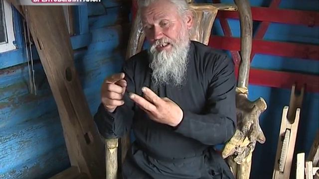 В Брейтовском районе священник строит деревянный город смотреть онлайн
