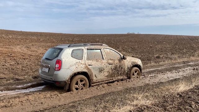 RENAULT DASTER по Весенним Полям 2022 смотреть онлайн