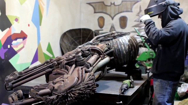 Финишная работа над колесом скульптуры ?